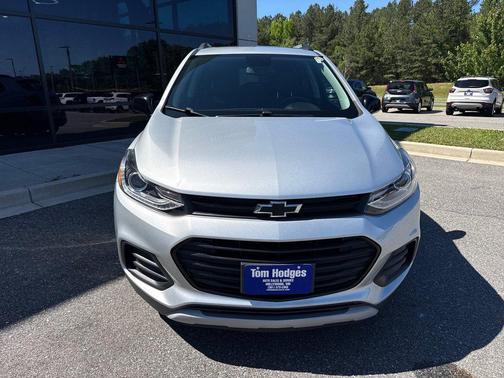 Silver Ice Metallic 2020 Chevrolet Trax FWD 4dr LT