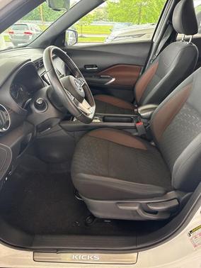 2021 Nissan Kicks SR