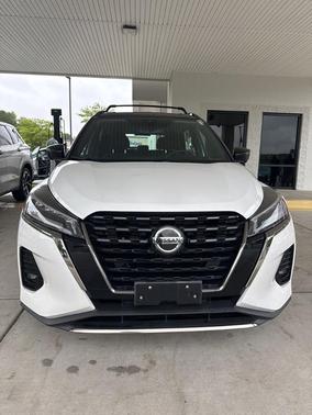 2021 Nissan Kicks SR