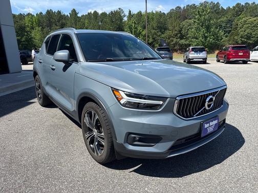 Pebble Grey Metallic 2020 Volvo XC40 T4 FWD Inscription