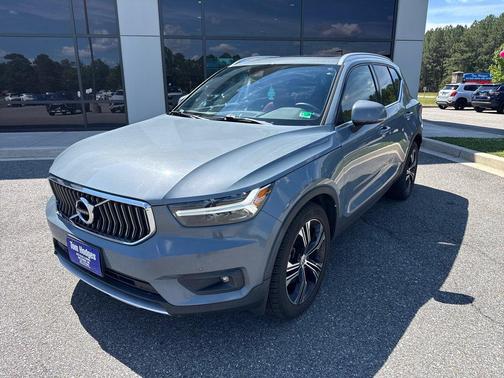 Pebble Grey Metallic 2020 Volvo XC40 T4 FWD Inscription