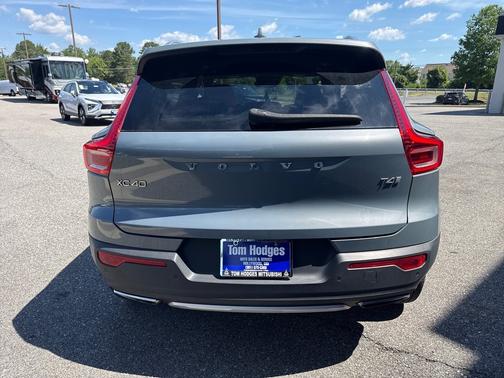 Pebble Grey Metallic 2020 Volvo XC40 T4 FWD Inscription