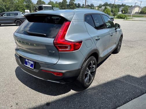 Pebble Grey Metallic 2020 Volvo XC40 T4 FWD Inscription