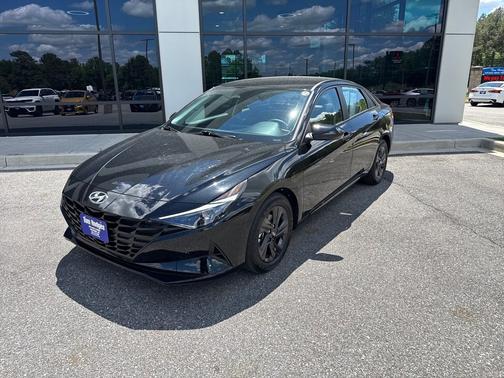 Onyx Black 2023 Hyundai ELANTRA SEL IVT
