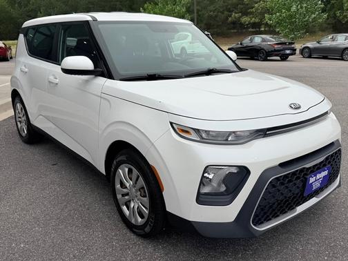 Snow White Pearl 2020 Kia Soul LX IVT
