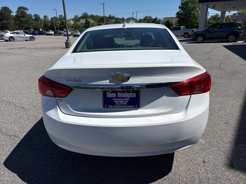 Summit White 2019 Chevrolet Impala 4dr Sdn LS w/1FL