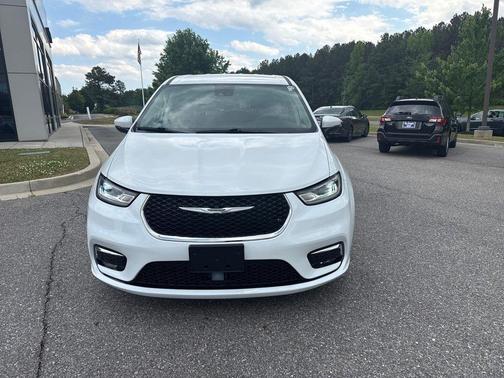 Bright White Clearcoat 2023 Chrysler Pacifica Touring L FWD