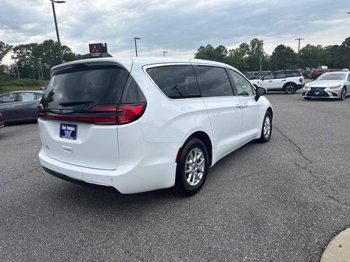 Bright White Clearcoat 2023 Chrysler Pacifica Touring L FWD