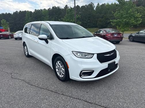 Bright White Clearcoat 2023 Chrysler Pacifica Touring L FWD