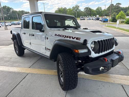 Bright White Clearcoat 2026 Jeep Gladiator Mojave 4x4