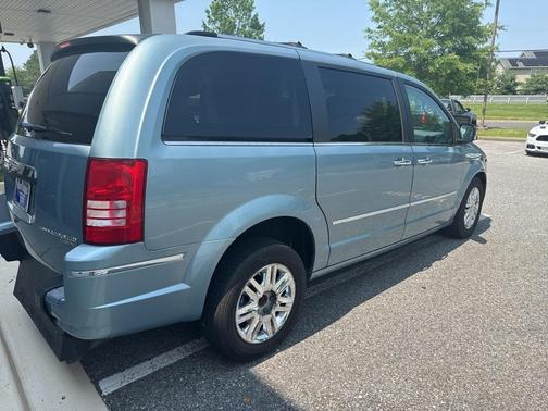2010 Chrysler Town & Country Limited