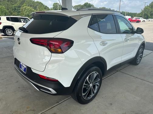 Summit White 2020 Buick Encore GX FWD 4dr Select
