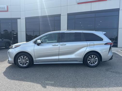 2021 Toyota Sienna XLE