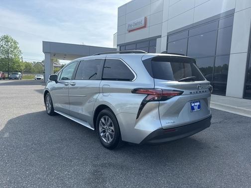 2021 Toyota Sienna XLE