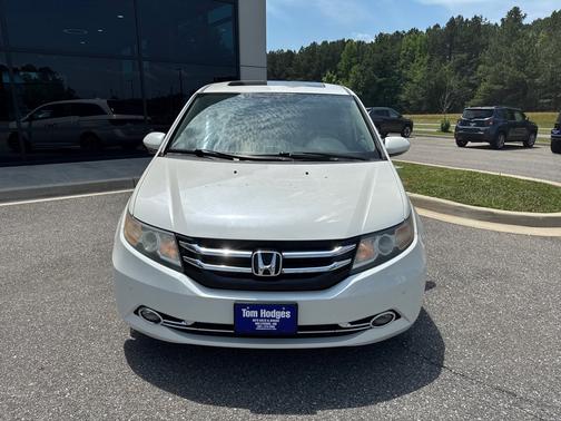 White Diamond Pearl 2014 Honda Odyssey 5dr Touring