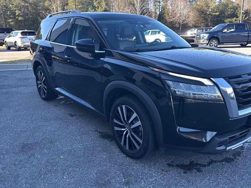 Obsidian Green Pearl/Super Black 2023 Nissan Pathfinder Platinum 4WD