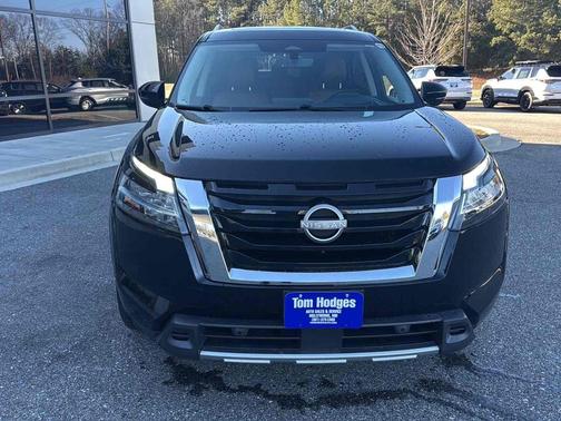 Obsidian Green Pearl/Super Black 2023 Nissan Pathfinder Platinum 4WD