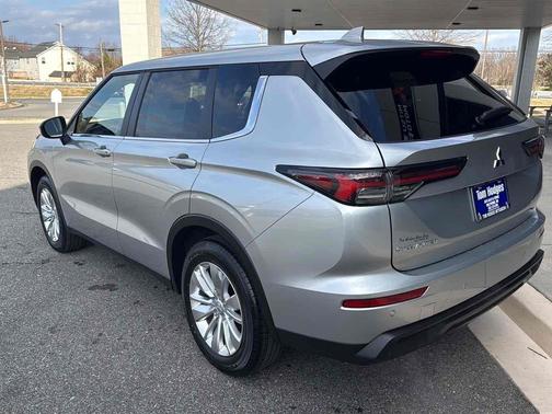 2026 Mitsubishi Outlander ES S-AWC