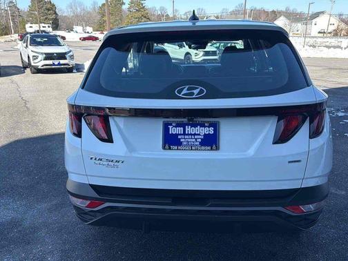 2023 Hyundai TUCSON SE