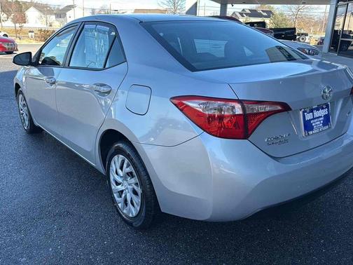Classic Silver Metallic 2017 Toyota Corolla LE CVT (Natl)
