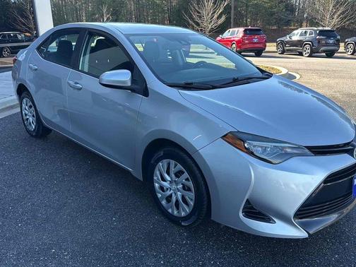 Classic Silver Metallic 2017 Toyota Corolla LE CVT (Natl)