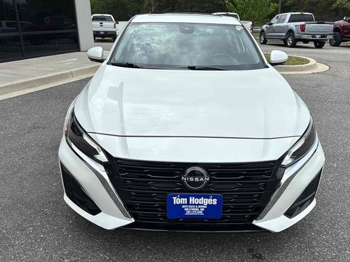 Pearl White Tricoat 2024 Nissan Altima 2.5 SL Sedan