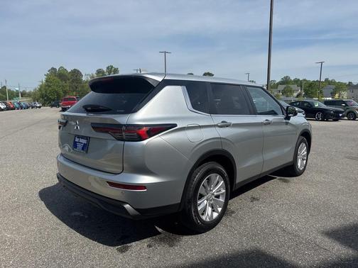 2025 Mitsubishi Outlander ES