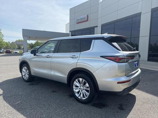 2025 Mitsubishi Outlander ES