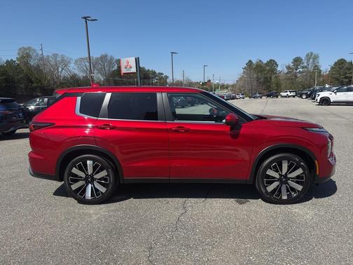 2025 Mitsubishi Outlander SE