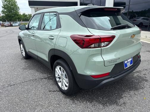 Cacti Green 2025 Chevrolet Trailblazer FWD 4dr LS