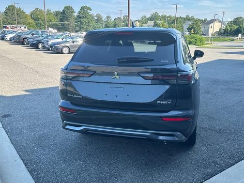 Graphite Gray 2026 Mitsubishi Outlander PHEV SE S-AWC