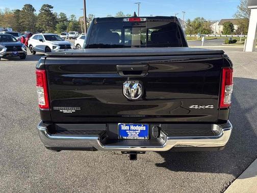 Diamond Black Crystal Pearlcoat 2024 RAM 1500 Big Horn 4x4 Crew Cab 5'7" Box