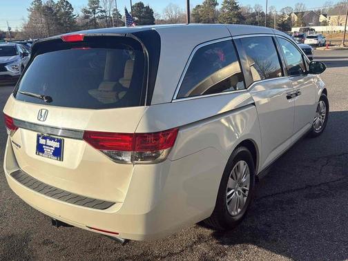 White Diamond Pearl 2016 Honda Odyssey 5dr LX