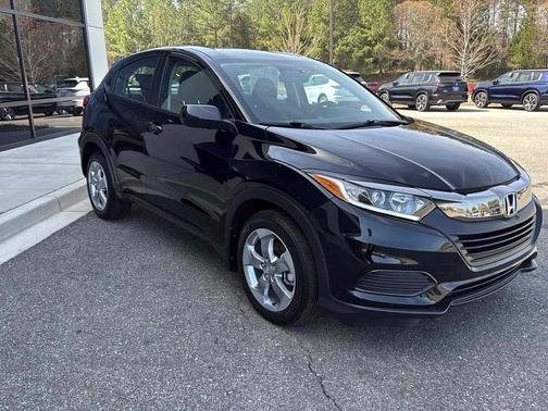 Crystal Black Pearl 2022 Honda HR-V LX AWD CVT