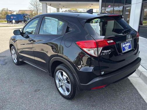 Crystal Black Pearl 2022 Honda HR-V LX AWD CVT