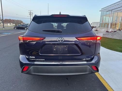 2022 Toyota Highlander LE