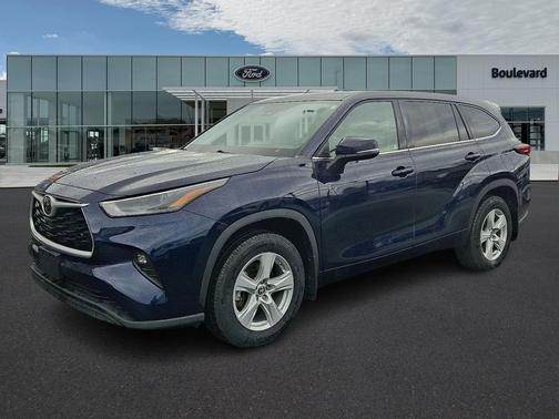 2022 Toyota Highlander LE