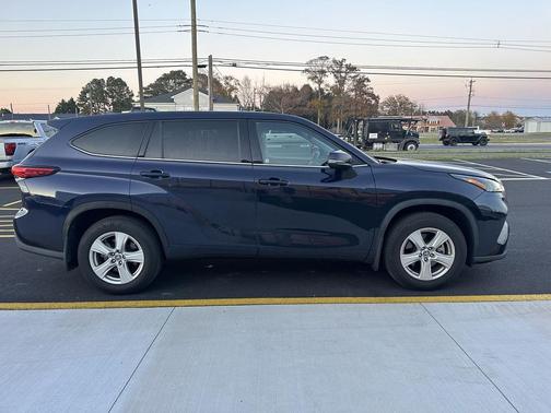 2022 Toyota Highlander LE