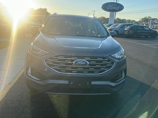 Carbonized Gray Metallic 2021 Ford Edge SEL