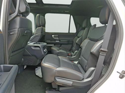 Star White Metallic Tri-Coat 2026 Ford Expedition Tremor
