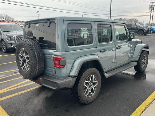 2024 Jeep Wrangler 4-Door Sahara 4x4