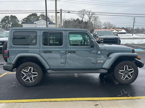 2024 Jeep Wrangler 4-Door Sahara 4x4