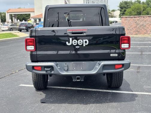 Black Clearcoat 2021 Jeep Gladiator Overland