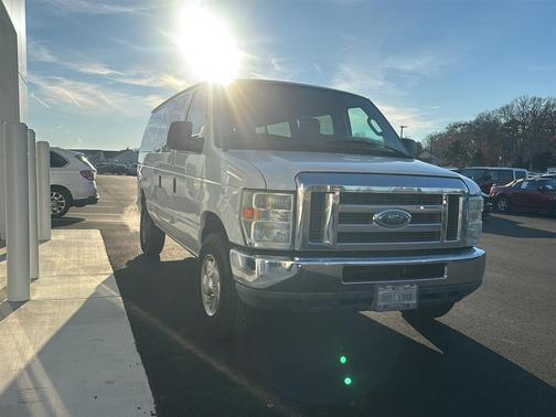 2011 Ford E350 Super Duty XLT