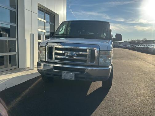 2011 Ford E350 Super Duty XLT