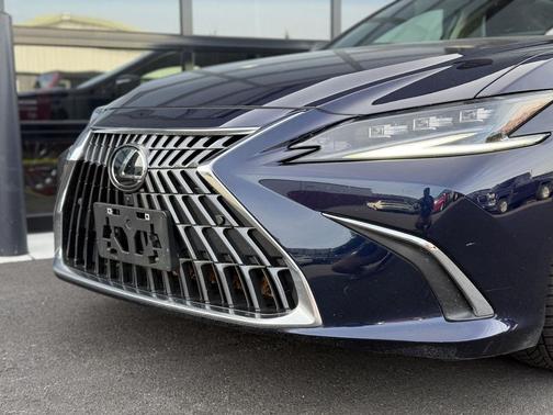 2023 Lexus ES 350 Ultra Luxury