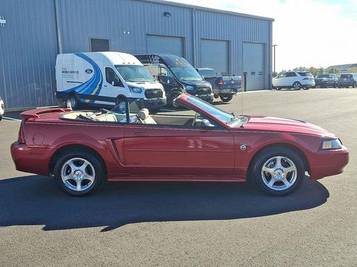 2004 Ford Mustang Deluxe