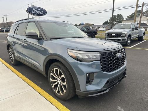 2025 Ford Explorer ST-Line