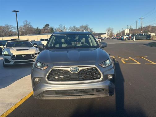 2021 Toyota Highlander Hybrid XLE