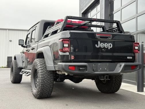Black Clearcoat 2023 Jeep Gladiator Overland